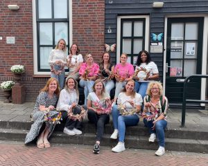 Sfeerimpressie workshop bloemschikken bij het Bloemenhuisje