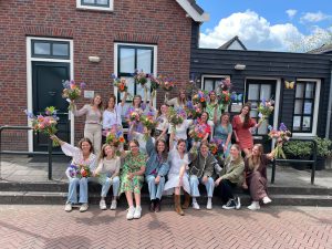 Sfeerimpressie workshop bloemschikken bij het Bloemenhuisje